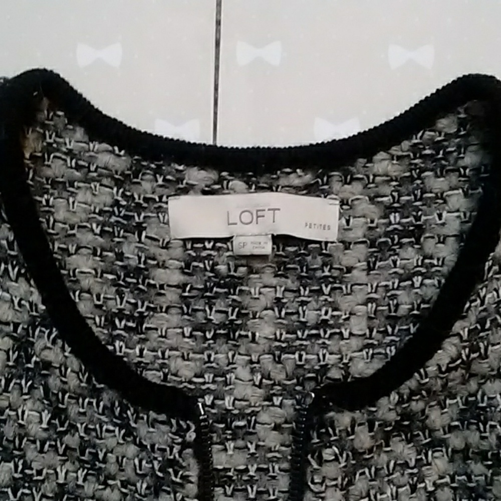 Sweater jacket with pockets. - Picture 3 of 3